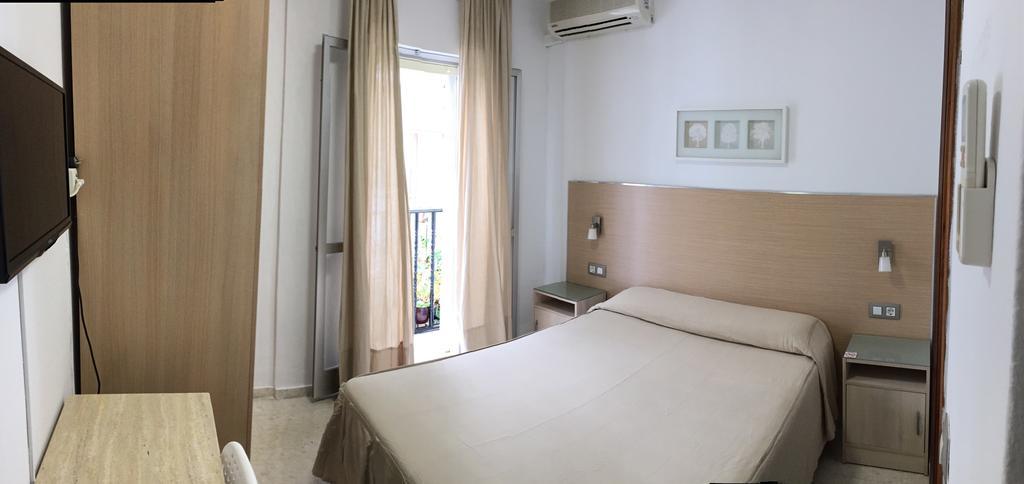 Hostal La Pilarica Marbella Ngoại thất bức ảnh