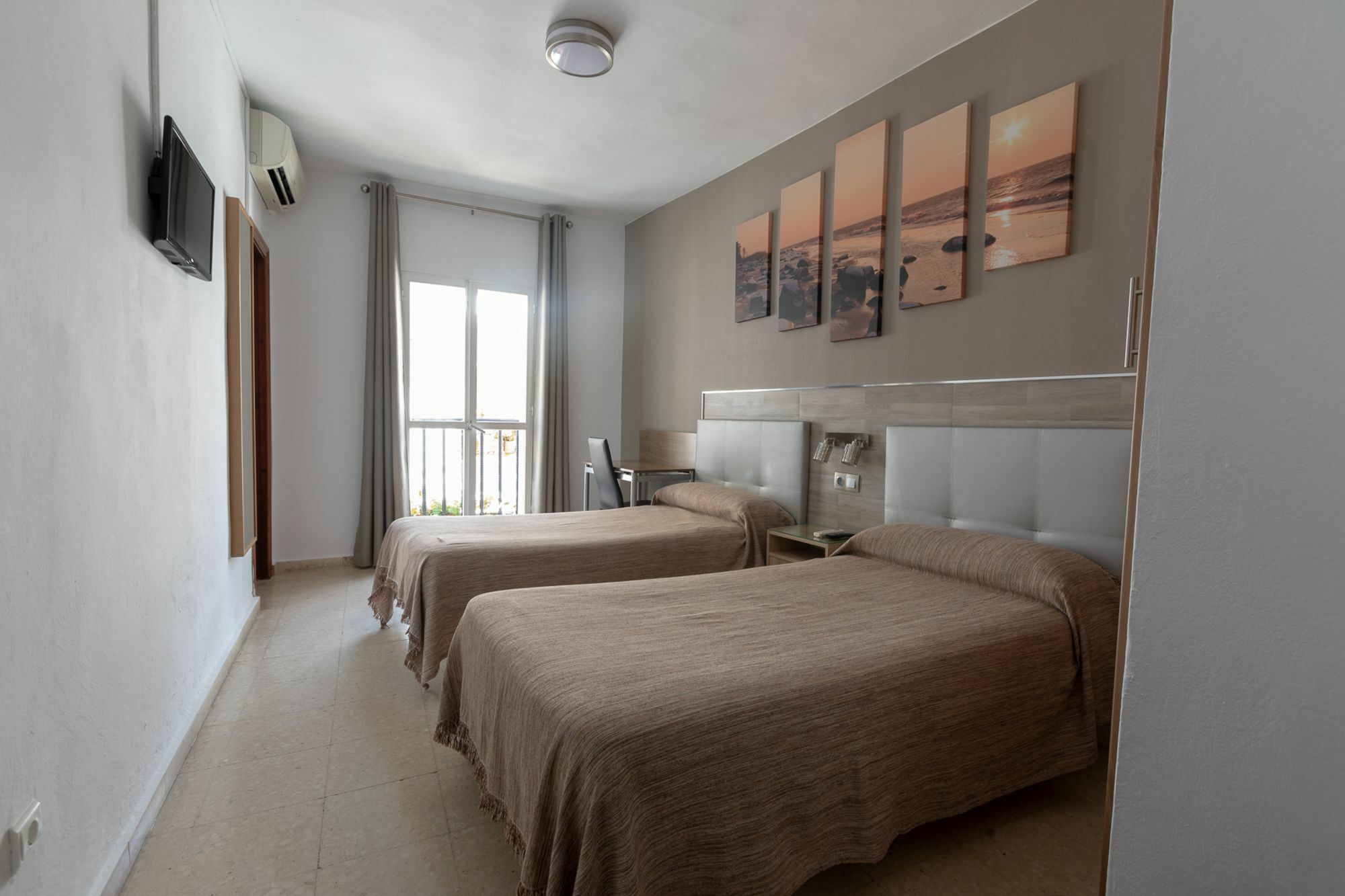 Hostal La Pilarica Marbella Ngoại thất bức ảnh